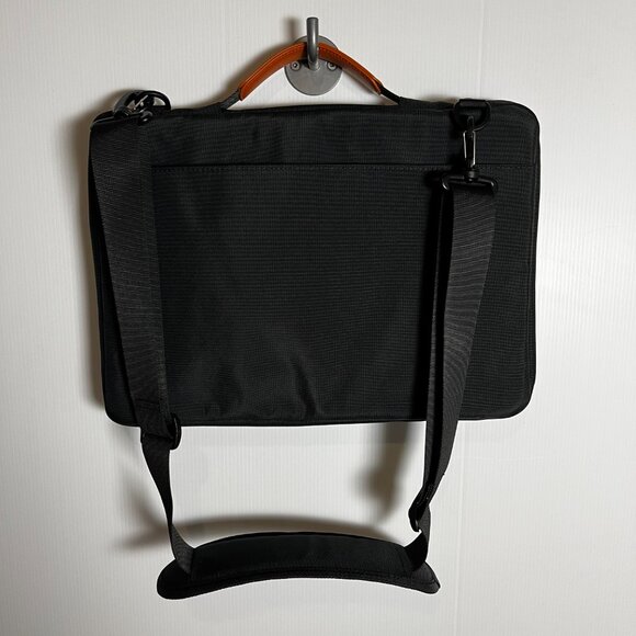 TomToc Defender-A42 Laptop Shoulder Bag for 14 inch MacBook Pro - Picture 3 of 5